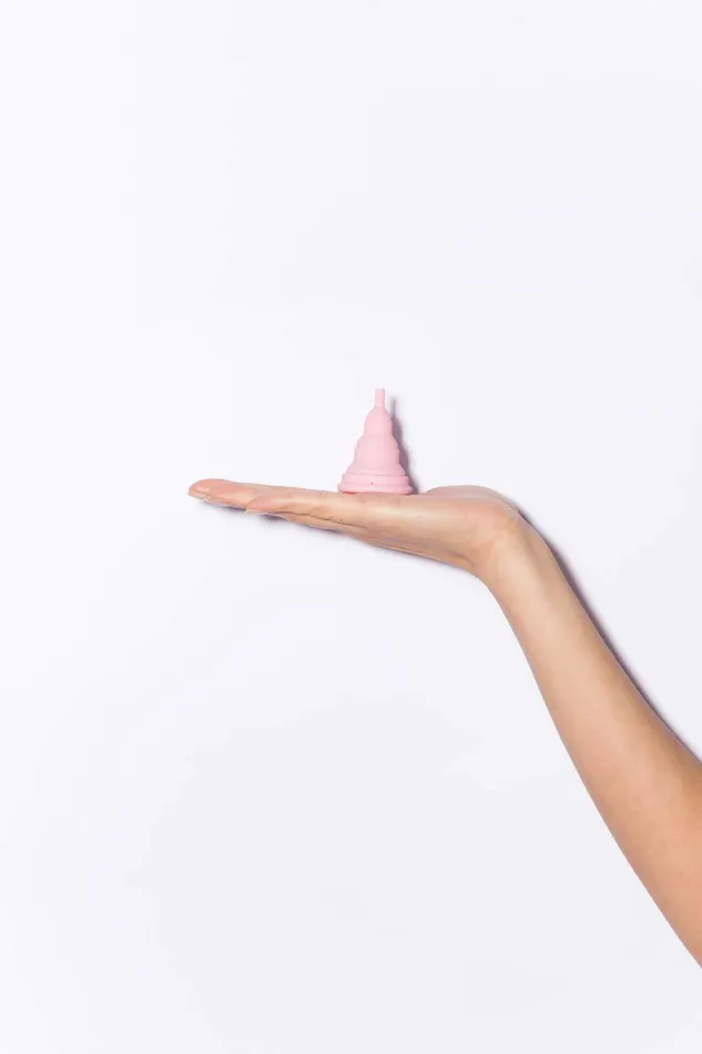 Intimina Male Sex Toys LILY CUP COMPACT Copa Menstrual con Estuche