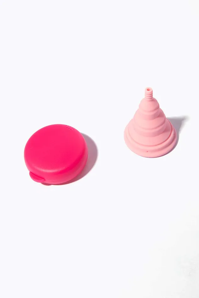 Intimina Male Sex Toys LILY CUP COMPACT Copa Menstrual con Estuche